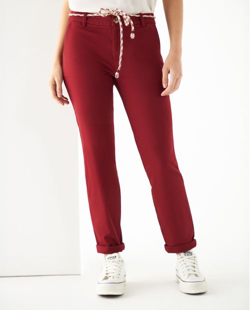 Pantalón con cinturón decorativo para mujer