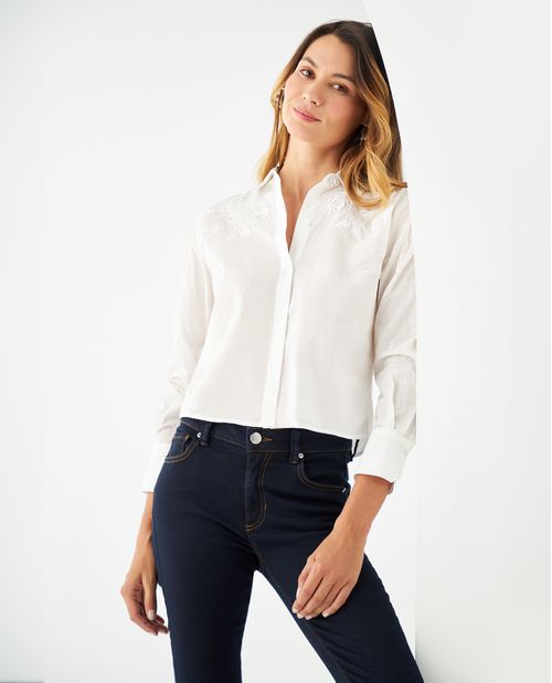 Camisa con botón decorativo para mujer