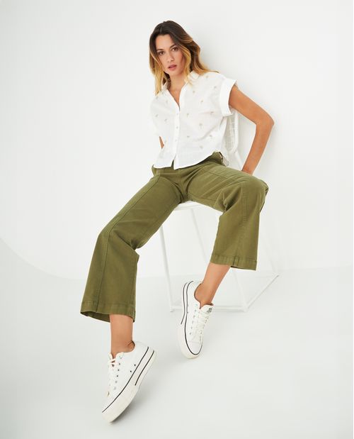 Pantalón con cortes decorativos para mujer