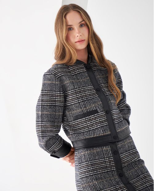 Chaqueta con detalles tipo cuero para mujer