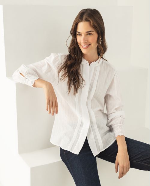 Camisa con detalles bordados para mujer