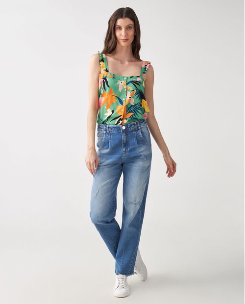 Jean Straight para mujer con ruedo desflecado y detalle de pinzas