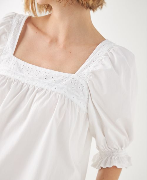 Camisa con diseño en ojalillo para mujer
