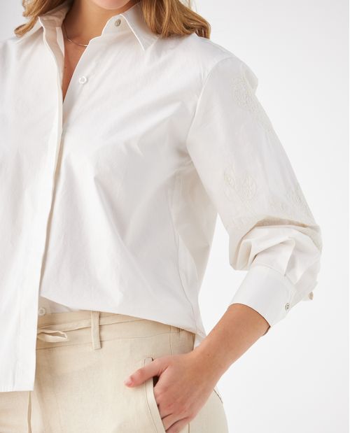 Camisa con bordados a tono para mujer