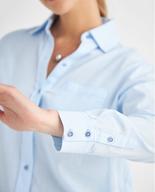 Camisa con bolsillo de parche para mujer