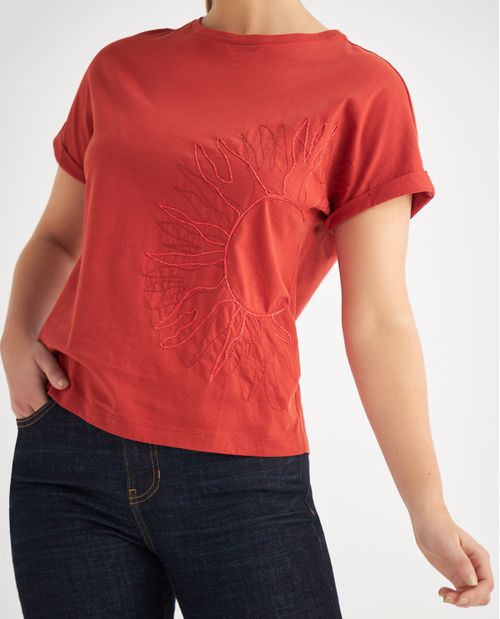 Camiseta con bordado en frente para mujer