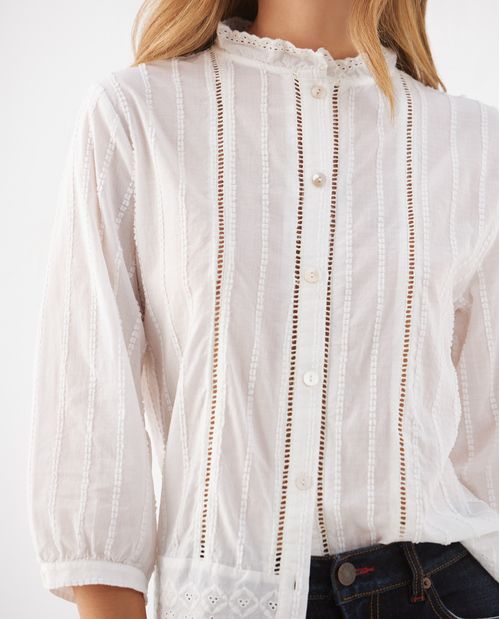 Camisa con detalles desagujados para mujer