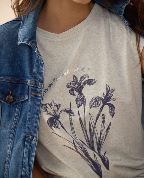 Camiseta estampada en frente para mujer