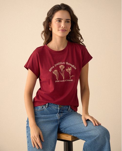 Camiseta con detalles bordados para mujer