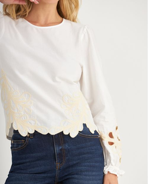 Camisa con detalles bordados para mujer