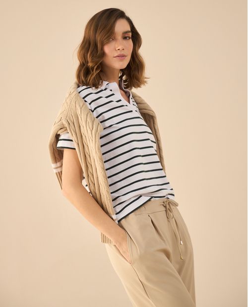 Camiseta con escote en V para mujer