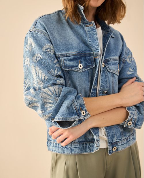 Chaqueta en denim tono medio para mujer