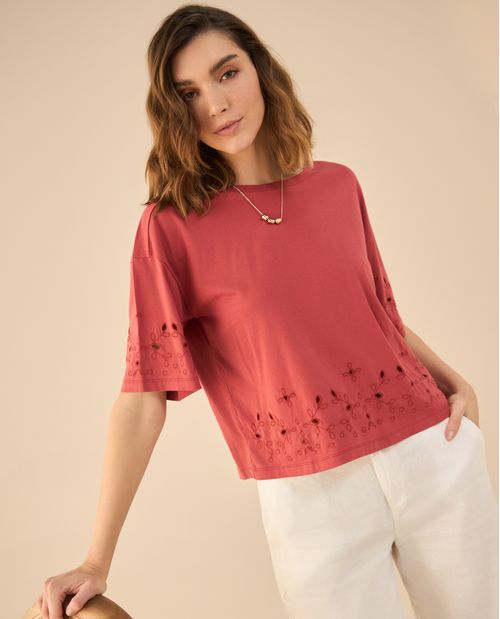 Camiseta con detalles desagujados para mujer