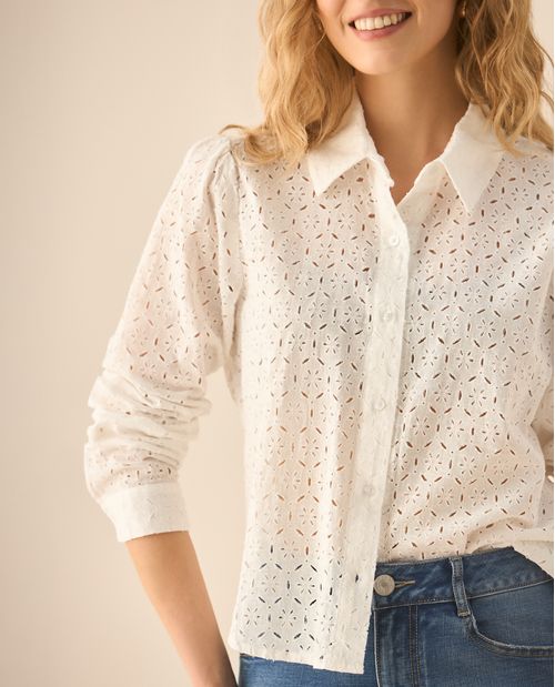 Camisa con detalles desagujados para mujer